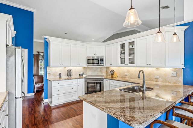 700 SUMMERWOOD Lane SW, Vero Beach, FL 32962