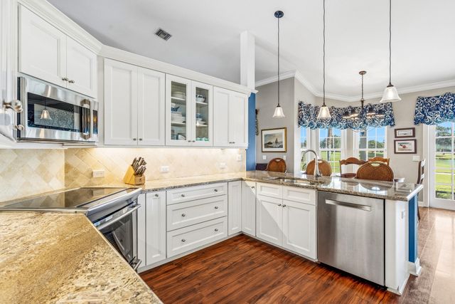 700 SUMMERWOOD Lane SW, Vero Beach, FL 32962