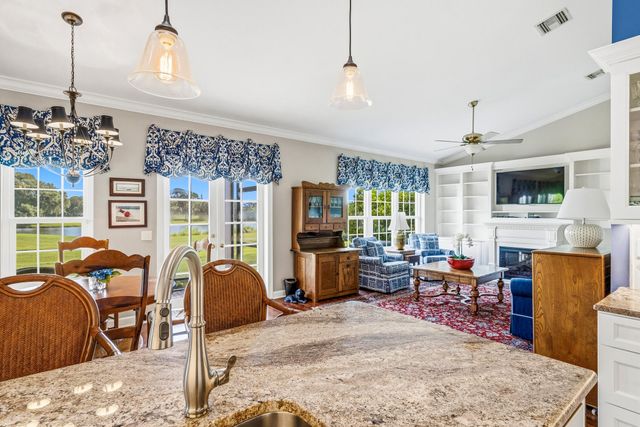 700 SUMMERWOOD Lane SW, Vero Beach, FL 32962