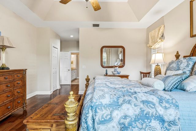 700 SUMMERWOOD Lane SW, Vero Beach, FL 32962