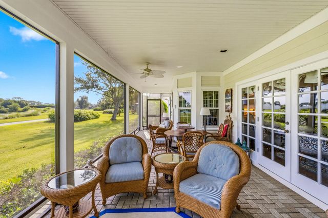700 SUMMERWOOD Lane SW, Vero Beach, FL 32962