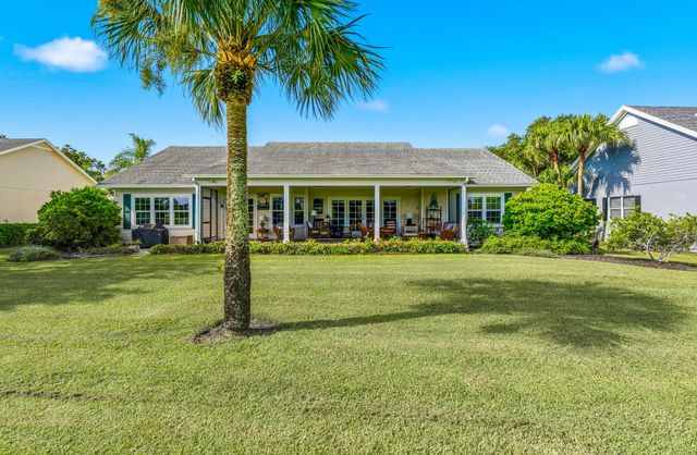 700 SUMMERWOOD Lane SW, Vero Beach, FL 32962