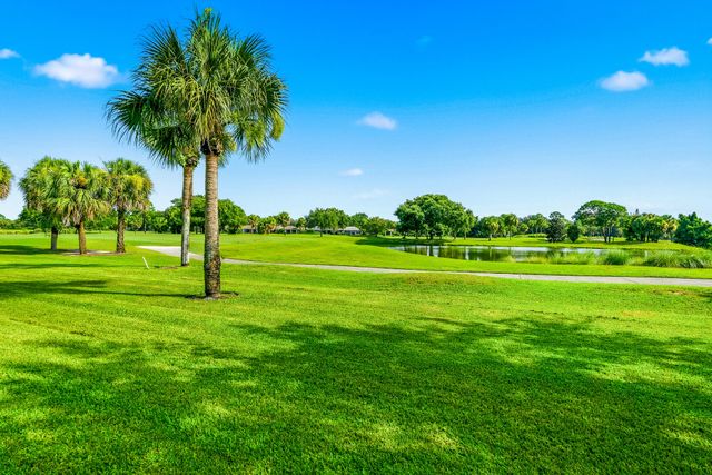 700 SUMMERWOOD Lane SW, Vero Beach, FL 32962