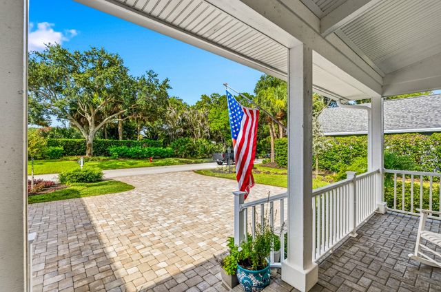 700 SUMMERWOOD Lane SW, Vero Beach, FL 32962