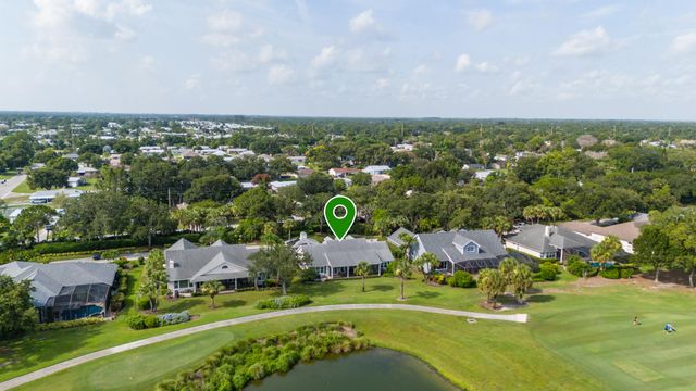 700 SUMMERWOOD Lane SW, Vero Beach, FL 32962