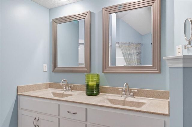 14310 S Summit Court, Olathe, KS 66062