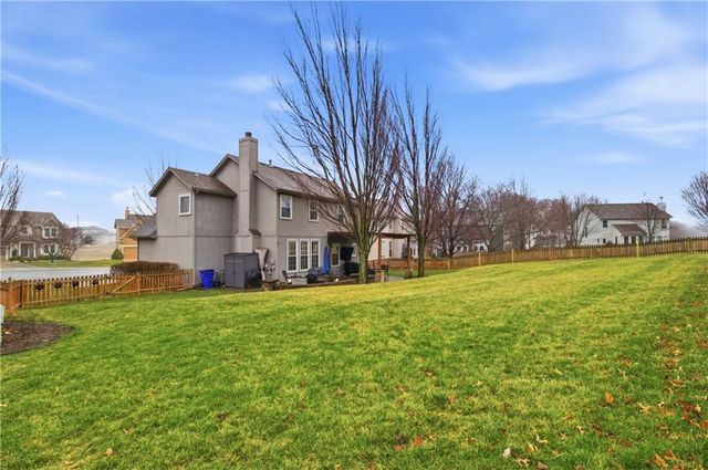 14310 S Summit Court, Olathe, KS 66062