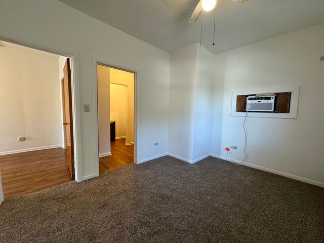 3S230 Warren Avenue 4, Warrenville, IL 60555