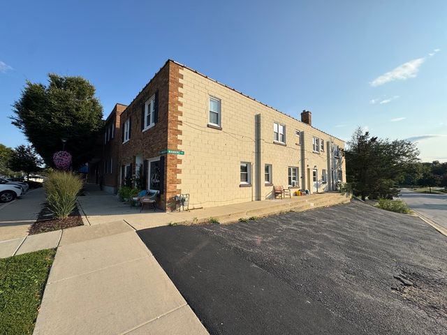 3S230 Warren Avenue 4, Warrenville, IL 60555