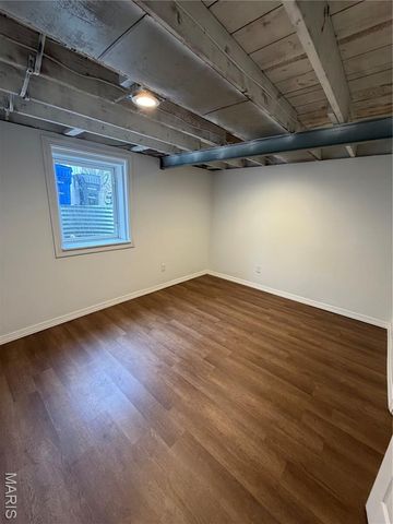 1119 N McKnight Road, University City, MO 63132