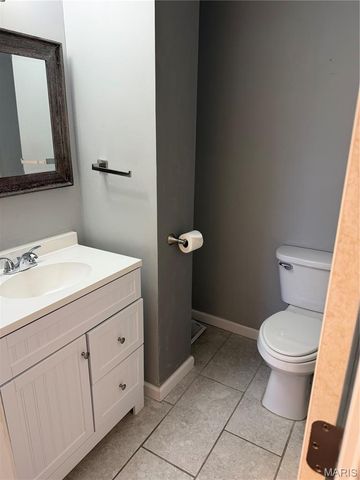 1119 N McKnight Road, University City, MO 63132