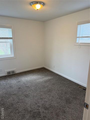 1119 N McKnight Road, University City, MO 63132