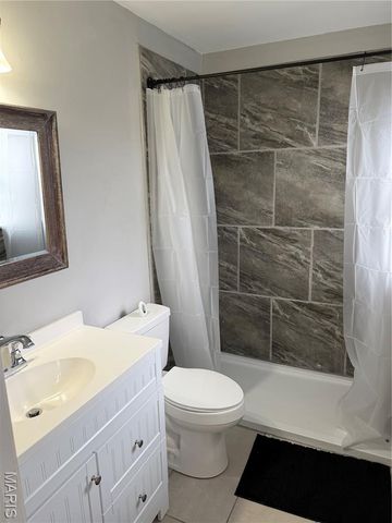 1119 N McKnight Road, University City, MO 63132