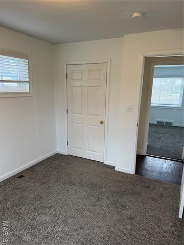 1119 N McKnight Road, University City, MO 63132