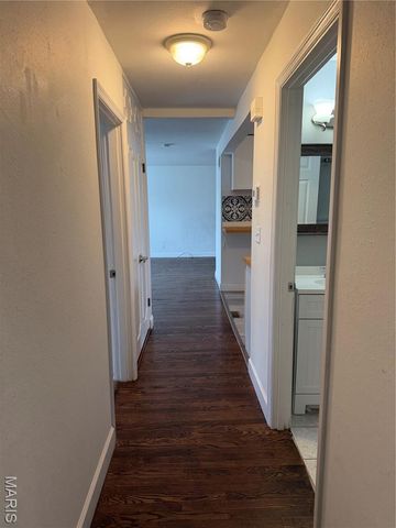 1119 N McKnight Road, University City, MO 63132