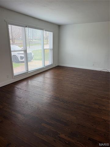 1119 N McKnight Road, University City, MO 63132