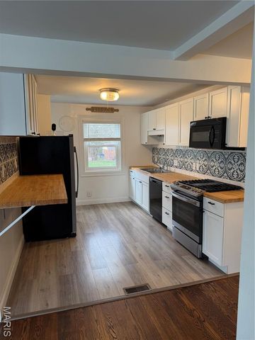 1119 N McKnight Road, University City, MO 63132