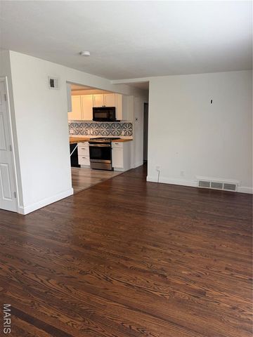 1119 N McKnight Road, University City, MO 63132