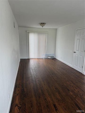 1119 N McKnight Road, University City, MO 63132