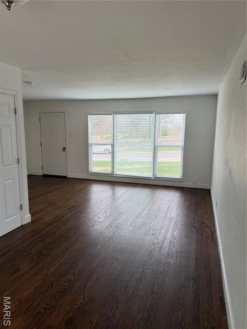 1119 N McKnight Road, University City, MO 63132