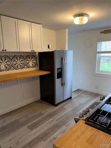 1119 N McKnight Road, University City, MO 63132