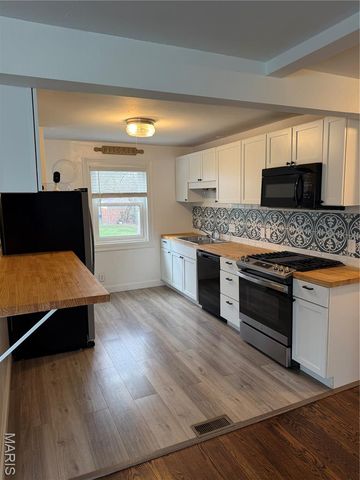 1119 N McKnight Road, University City, MO 63132