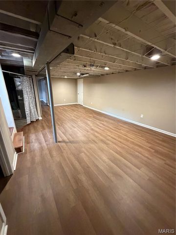 1119 N McKnight Road, University City, MO 63132