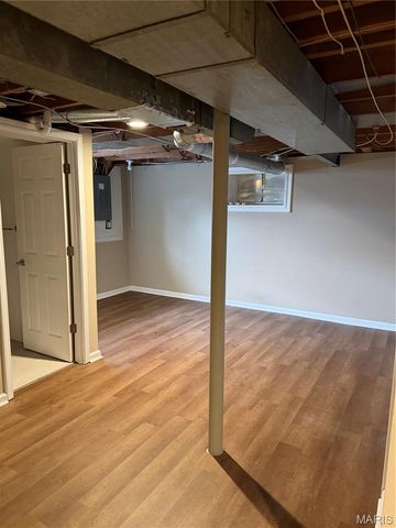 1119 N McKnight Road, University City, MO 63132