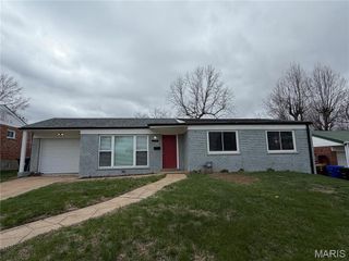 1119 N McKnight Road, University City, MO 63132