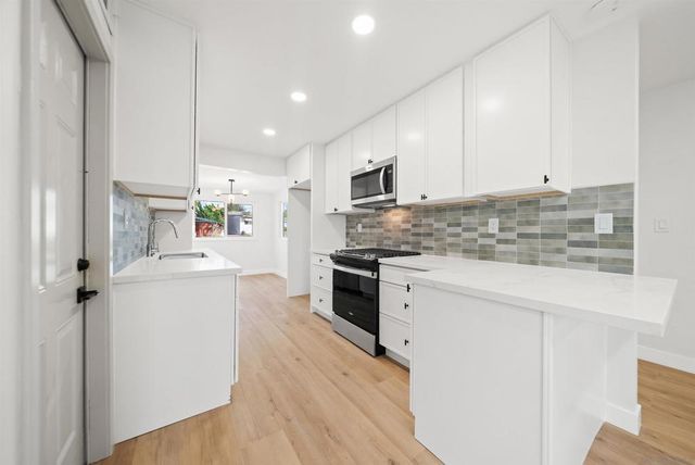 3270 Easy St, San Diego, CA 92105