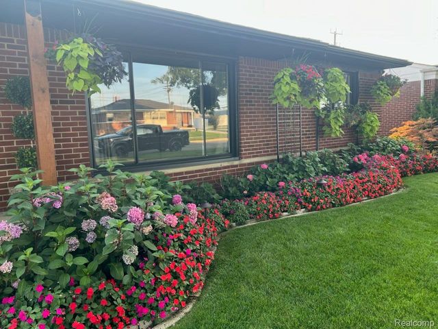 32863 Beacon Lane, Fraser, MI 48026