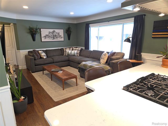 32863 Beacon Lane, Fraser, MI 48026