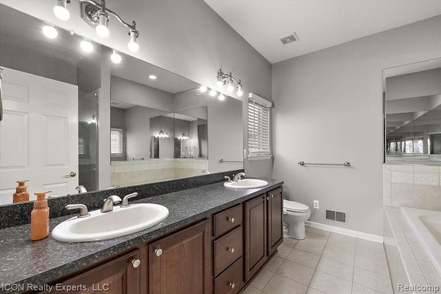 17542 Goldeneye Drive, Clinton Township, MI 48038