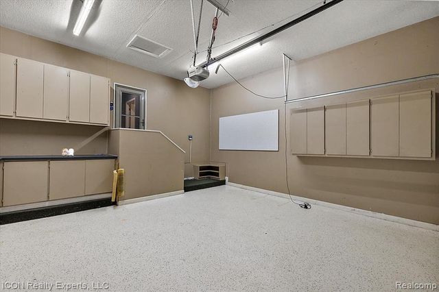 17542 Goldeneye Drive, Clinton Township, MI 48038