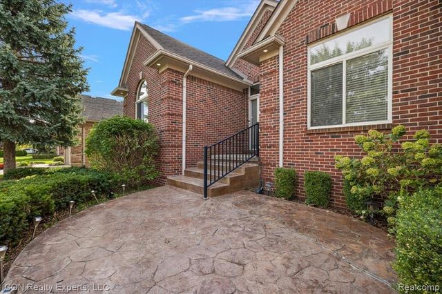 17542 Goldeneye Drive, Clinton Township, MI 48038