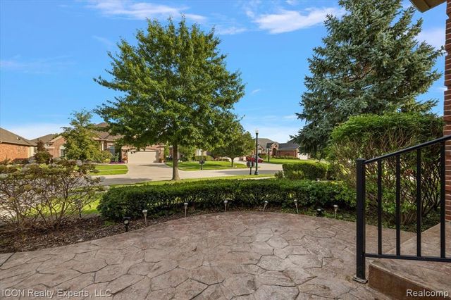 17542 Goldeneye Drive, Clinton Township, MI 48038