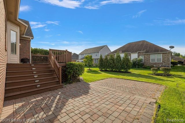 17542 Goldeneye Drive, Clinton Township, MI 48038