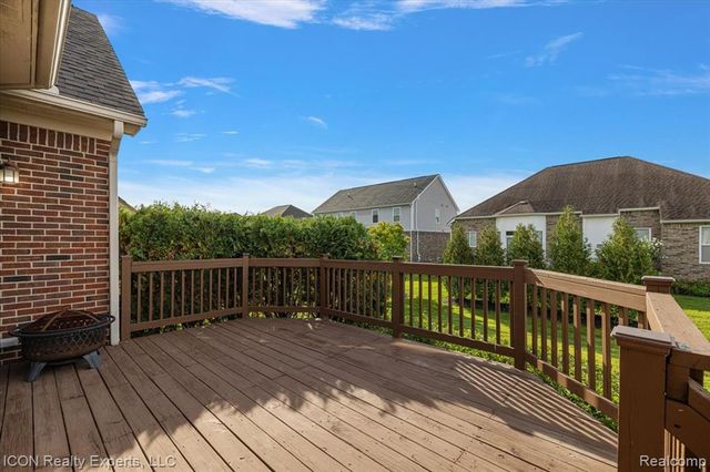 17542 Goldeneye Drive, Clinton Township, MI 48038