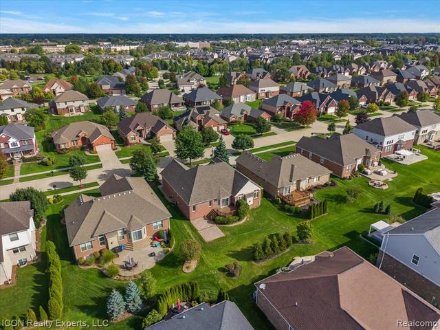 17542 Goldeneye Drive, Clinton Township, MI 48038