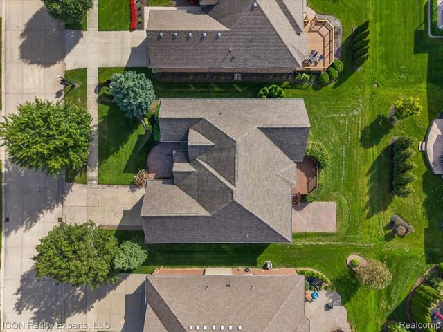 17542 Goldeneye Drive, Clinton Township, MI 48038