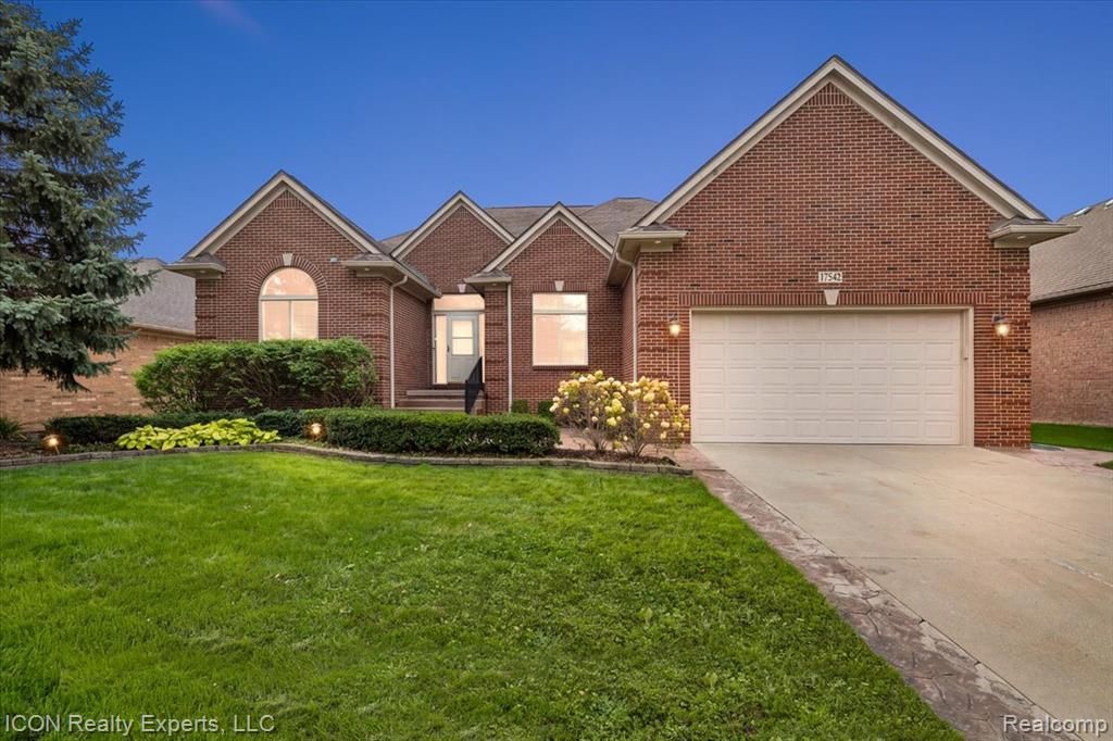 17542 Goldeneye Drive, Clinton Township, MI 48038