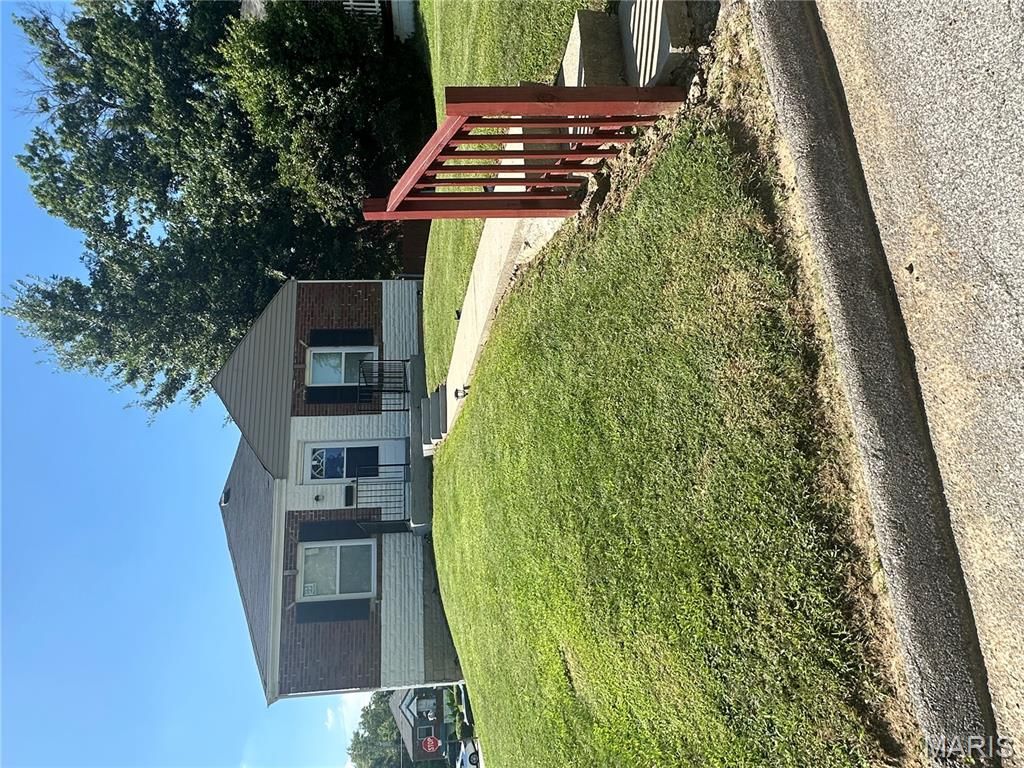 5501 Fairridge Court, Jennings, MO 63136