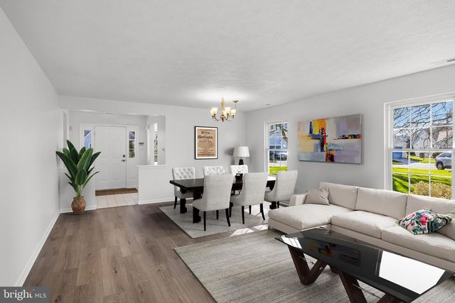 934 LARKSPUR PL S, Mount Laurel, NJ 08054
