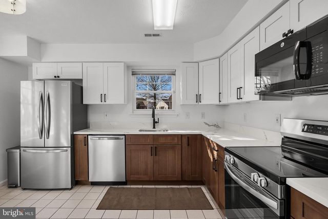 934 LARKSPUR PL S, Mount Laurel, NJ 08054