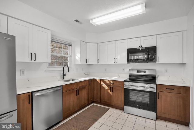 934 LARKSPUR PL S, Mount Laurel, NJ 08054