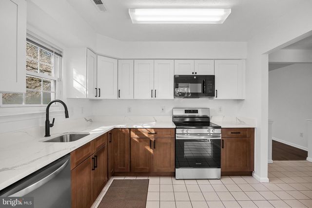 934 LARKSPUR PL S, Mount Laurel, NJ 08054