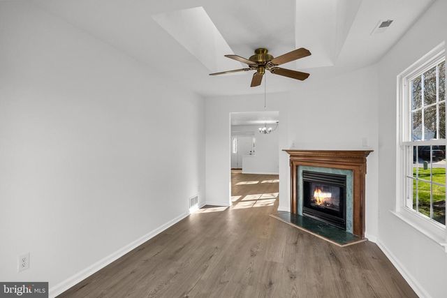 934 LARKSPUR PL S, Mount Laurel, NJ 08054