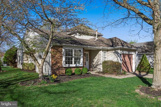 934 LARKSPUR PL S, Mount Laurel, NJ 08054