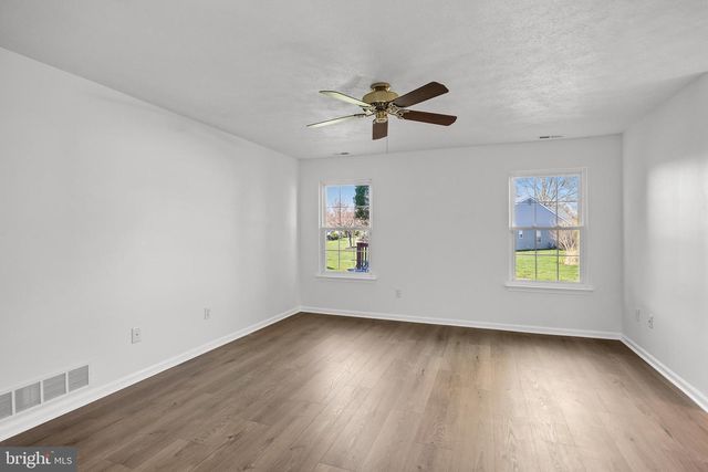 934 LARKSPUR PL S, Mount Laurel, NJ 08054