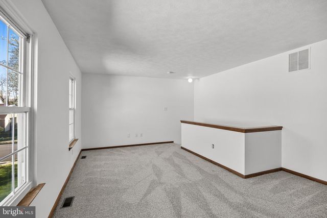 934 LARKSPUR PL S, Mount Laurel, NJ 08054